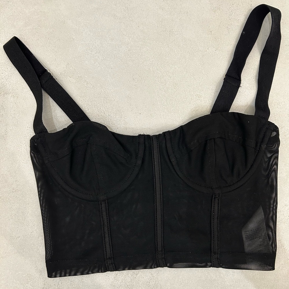 EDIKTED BLACK CROP TOP